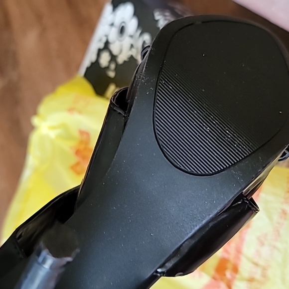 Blk platform heels - Picture 3 of 4